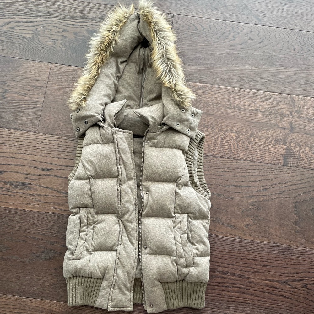 BCBG soft cotton warm vest with fur trim removable hood
